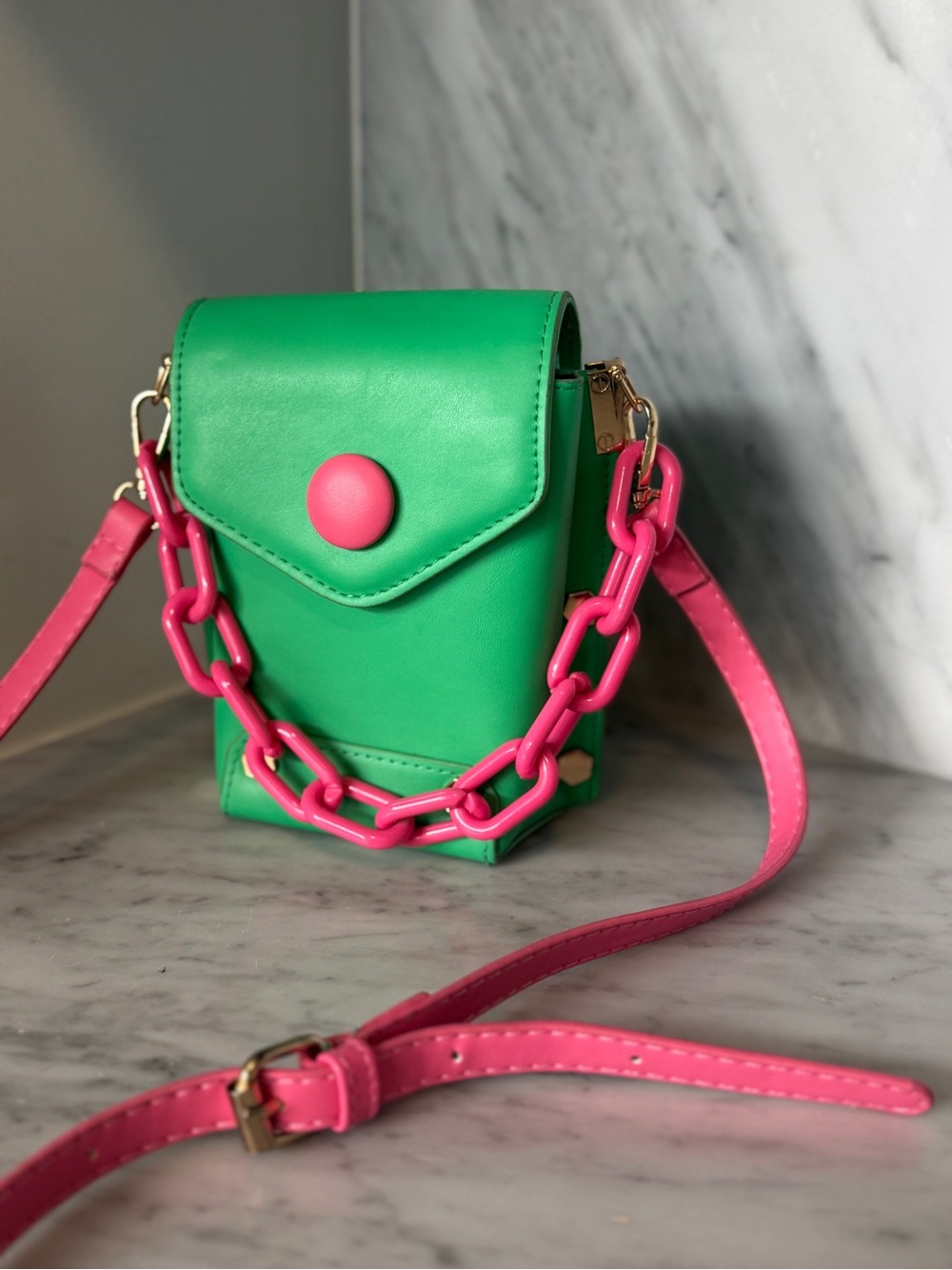 Green Mini Crossbody Camera Bag with Pink Chain and Strap - NWOT - Picture 4 of 12